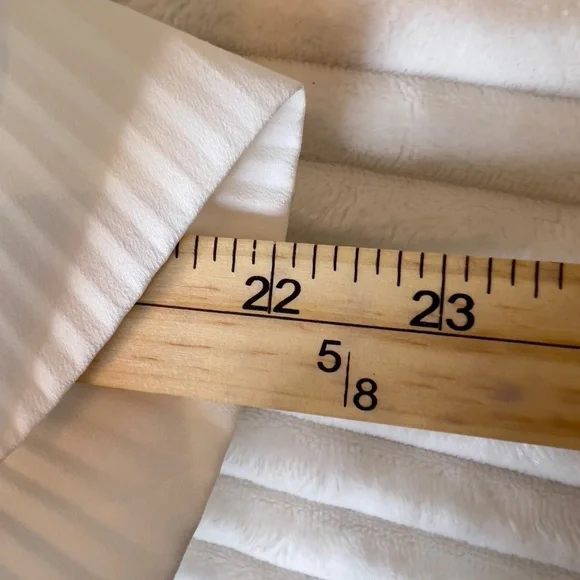 # A202 N by Nancy Modern Glam White Puff Sleeve Peplum Blouse NWT L - Picture 5 of 7